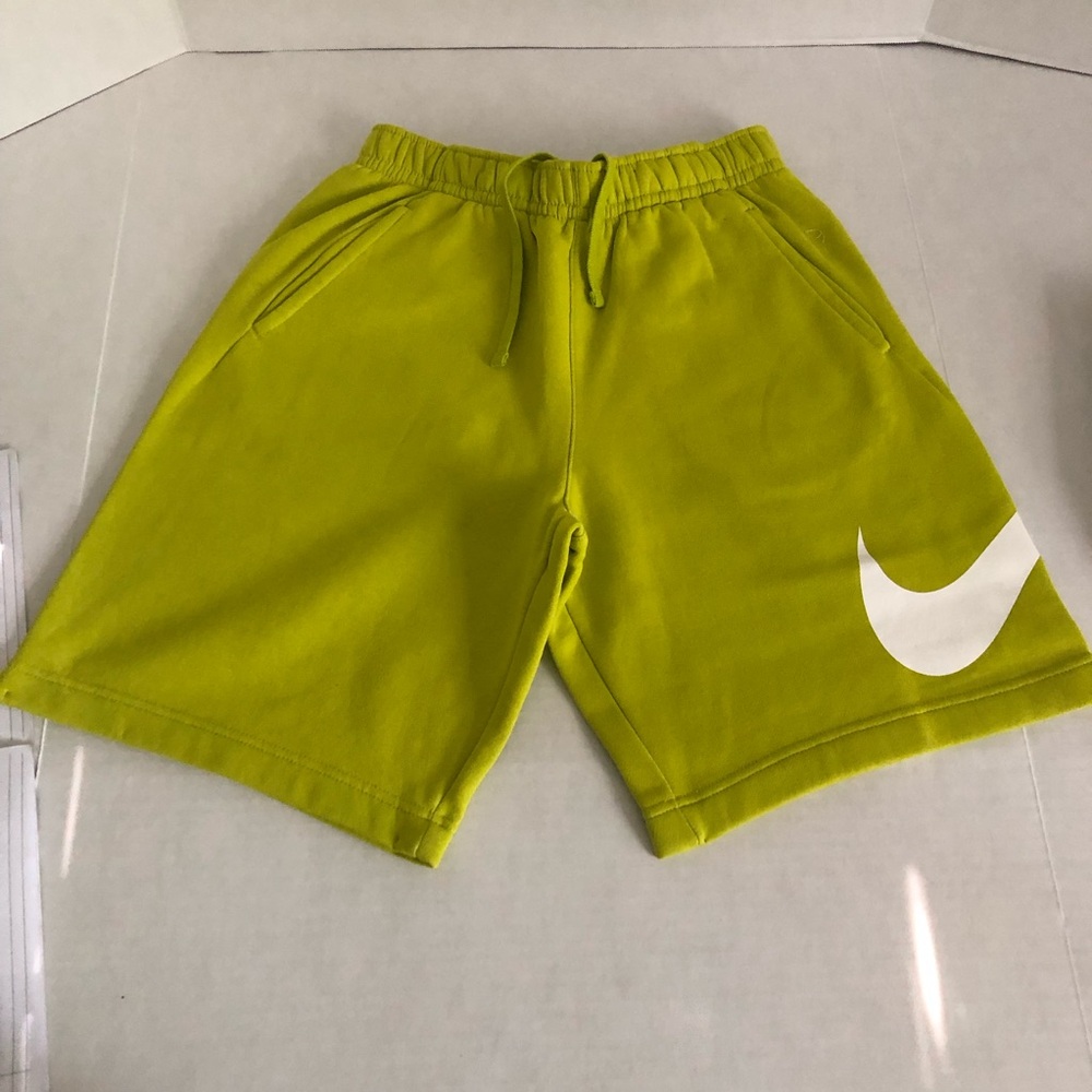 Nike Sportswear Club Graphic Shorts